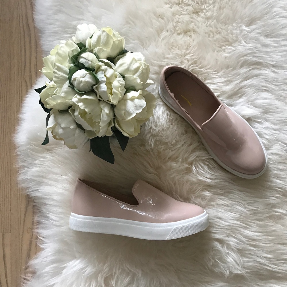 Glaze Shiny Blush Pink slip on sneakers/flats perfect for spring!! Size 6 EUC